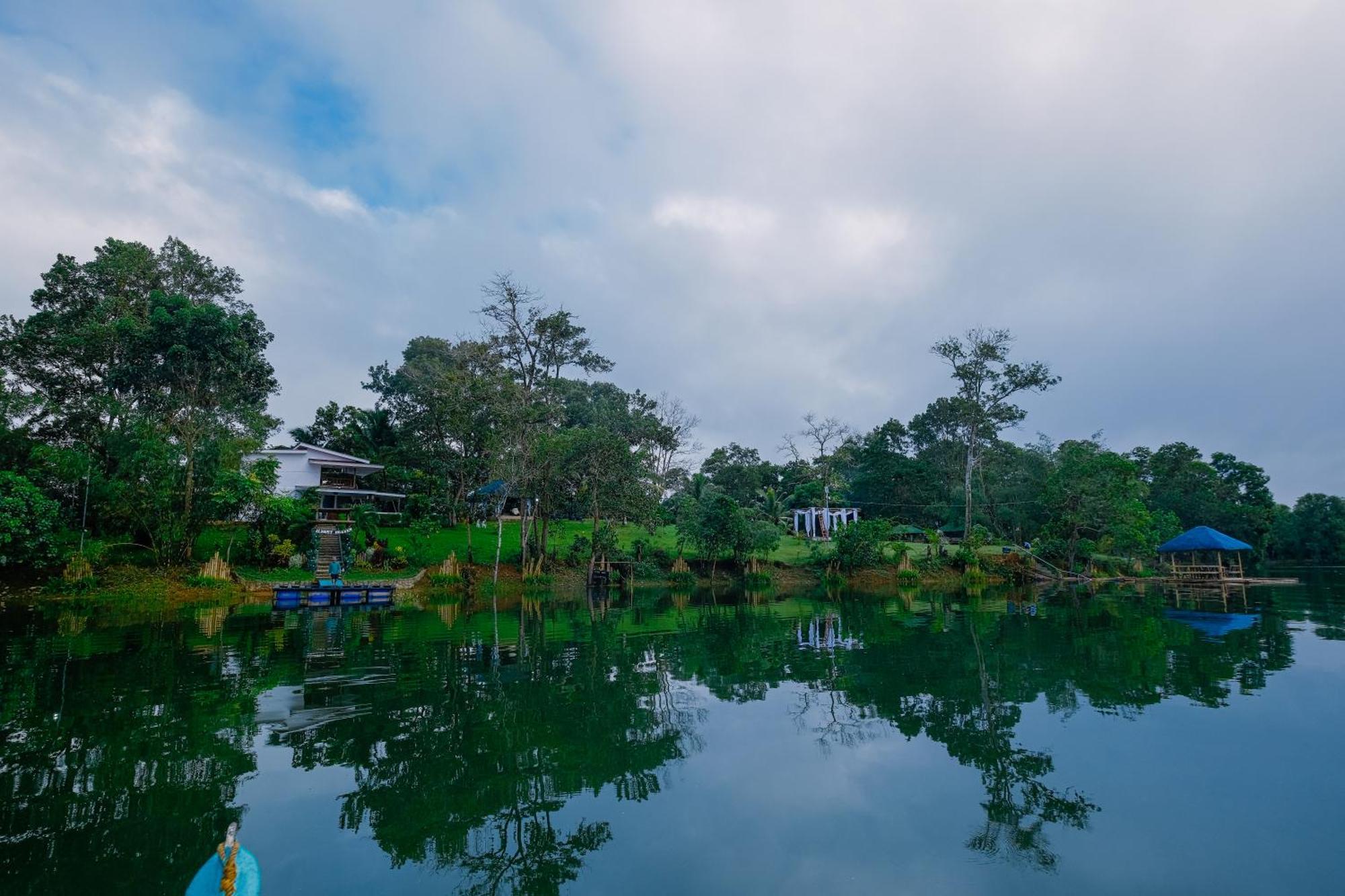 Almost Heaven Lake Resort By Cocotel Cavinti Exteriör bild