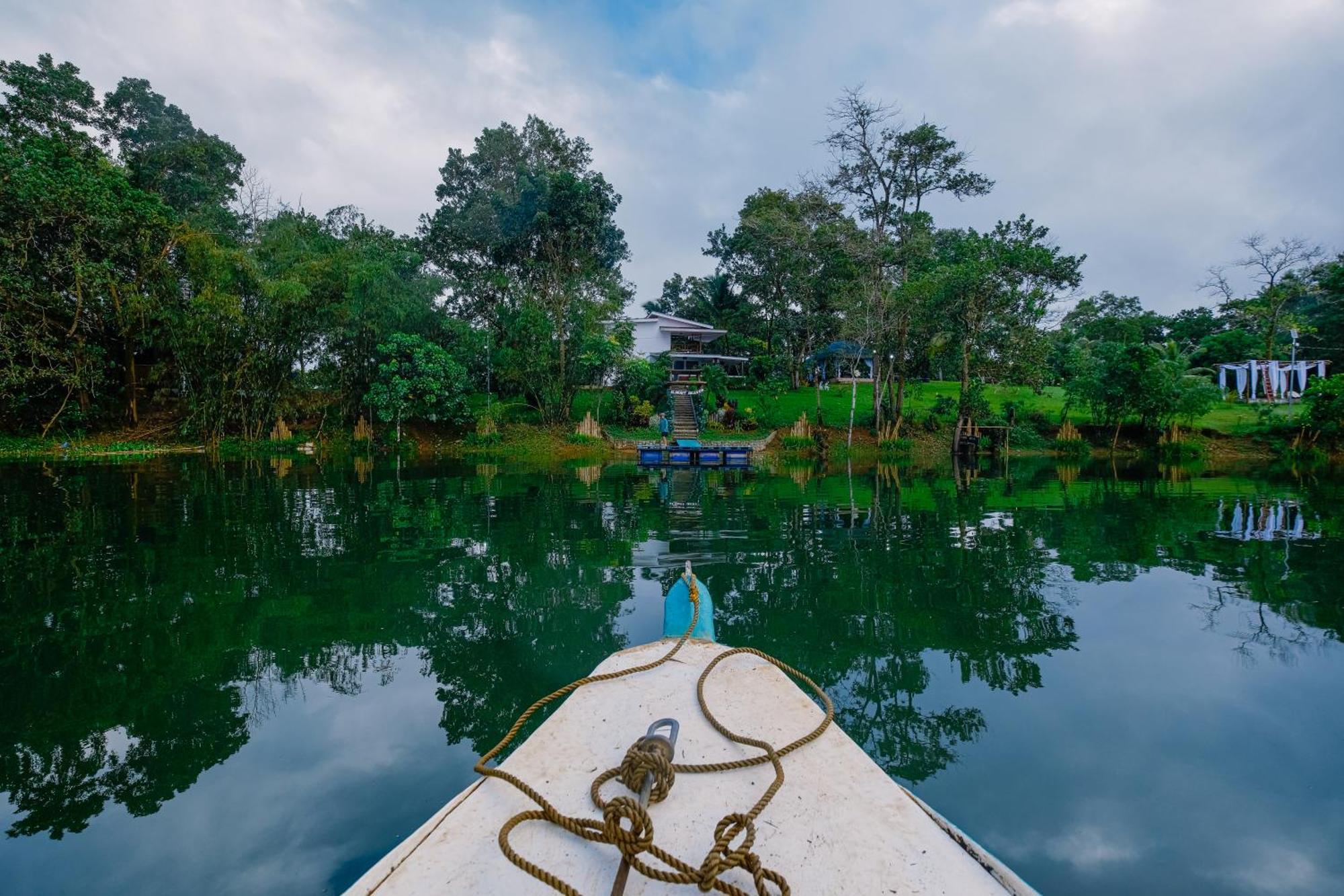 Almost Heaven Lake Resort By Cocotel Cavinti Exteriör bild